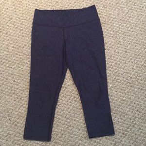 Nike legendary training crops medium
